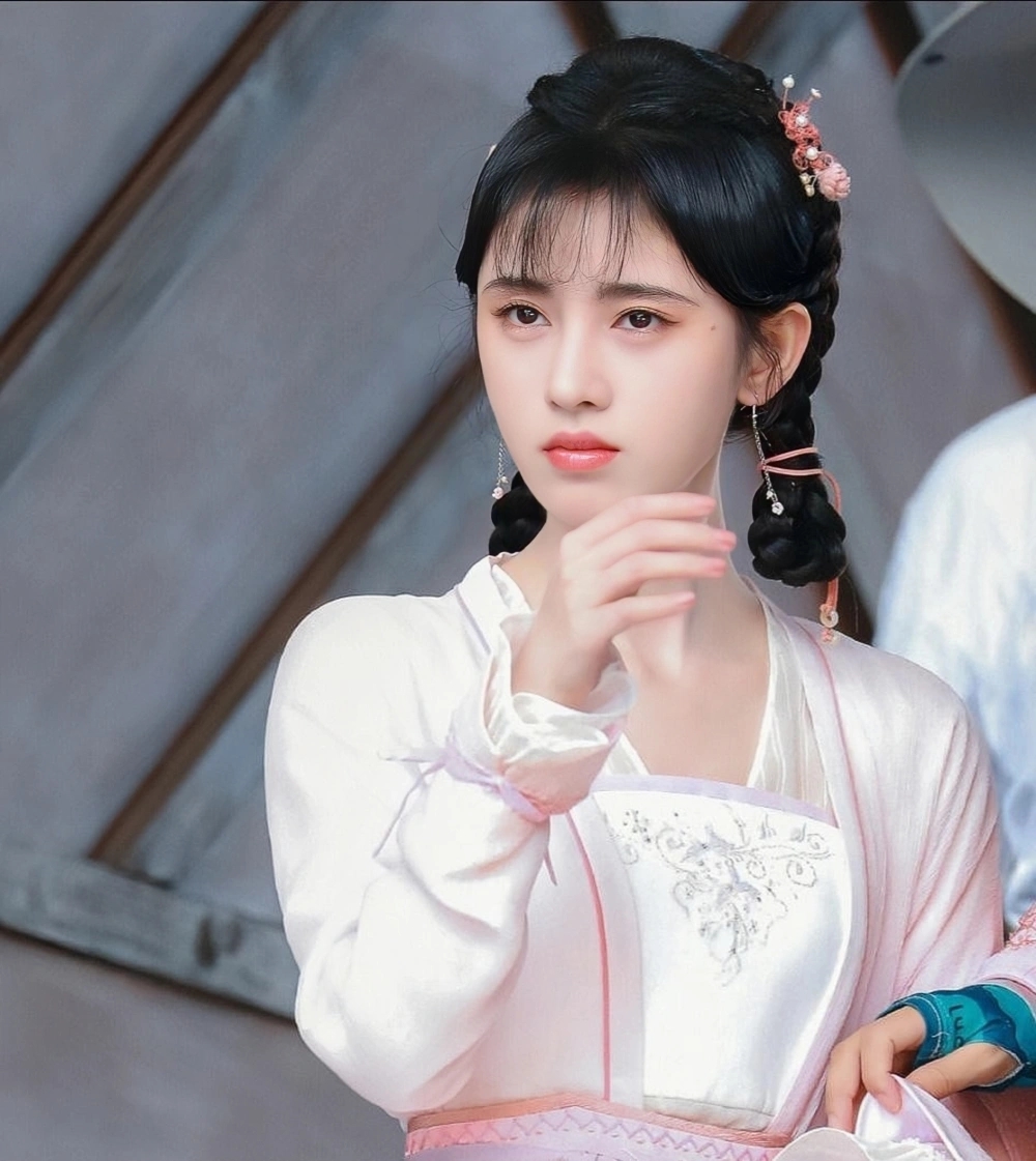 彭昱畅、李庚希主演的《一起摇太阳》,首张曝光预告《肿瘤君》由闫涵执导
